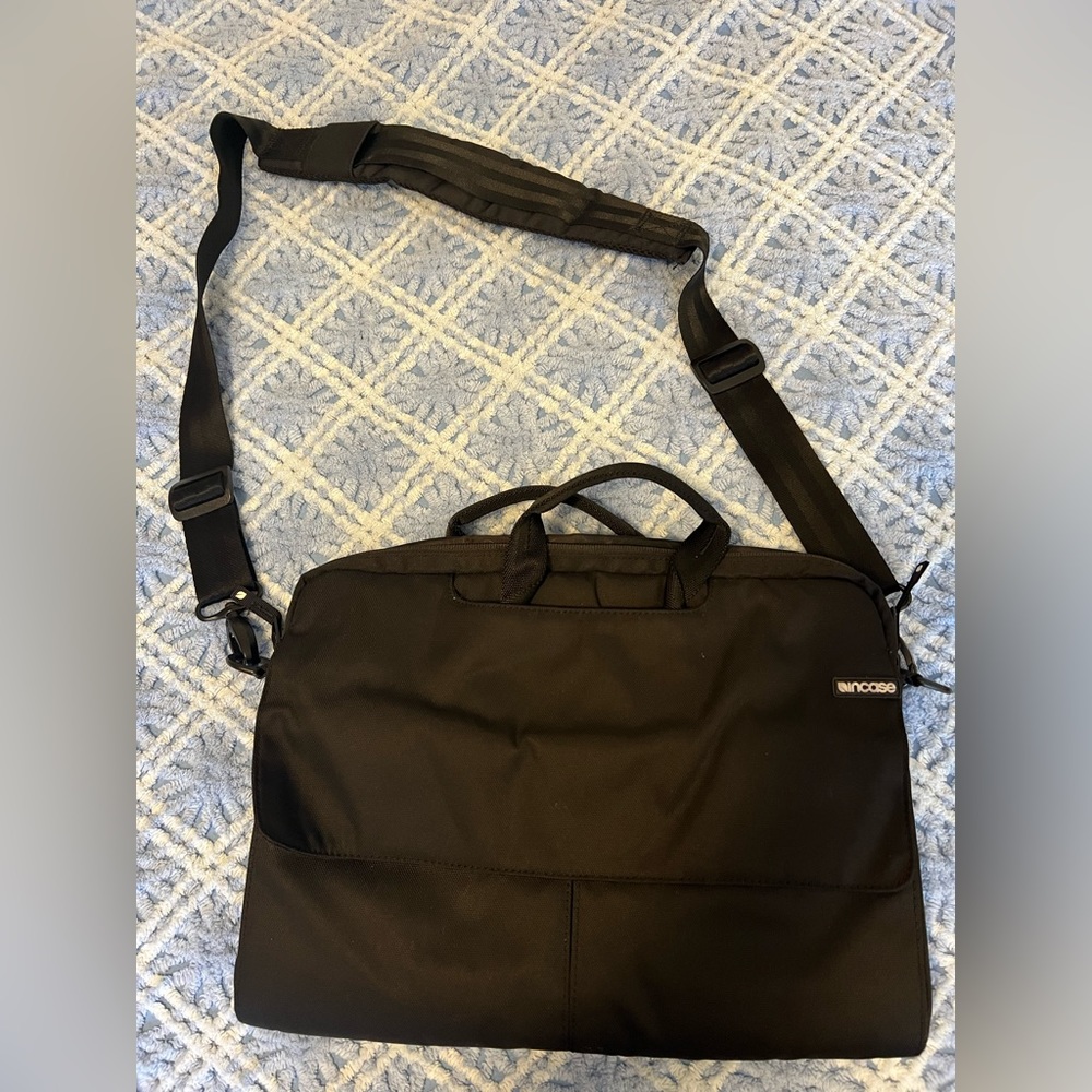 Incase laptop travel bag